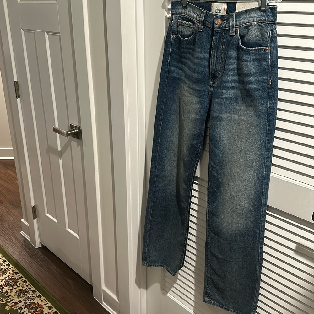 NWT BDG Acid Wash Cowboy Jeans with five Pockets. Size 28